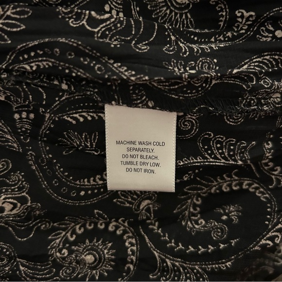 Apostrophe Black and White Paisley Women’s Blouse Size Small Long Sleeves Lace - Picture 6 of 6